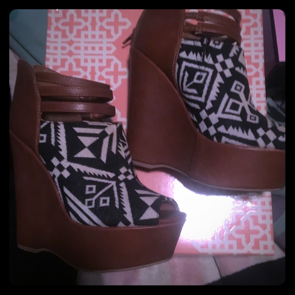Brown wedge heels - Picture 1 of 4